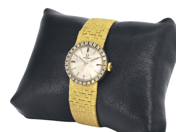 Omega - Montre mécanique en or 18 carats et diamants 58 Facettes 8034