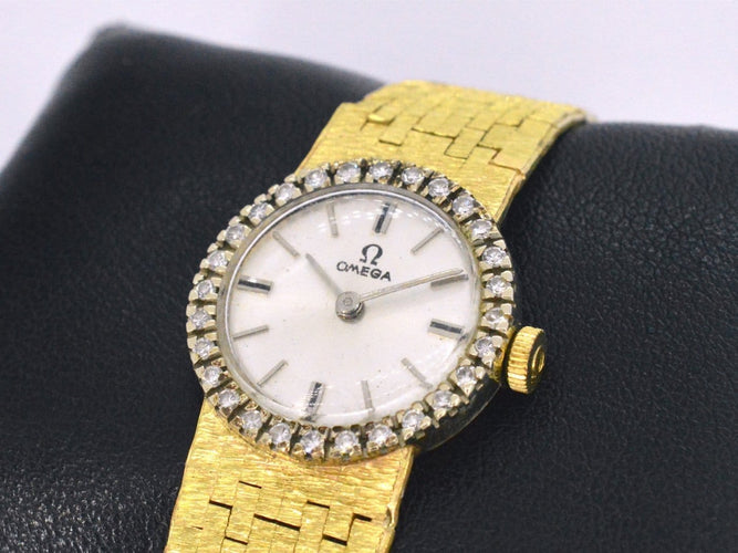 Omega - Montre mécanique en or 18 carats et diamants 58 Facettes 8034