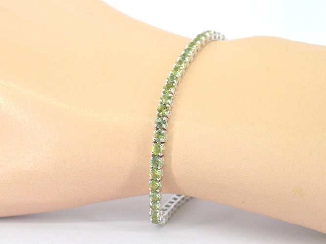 Bracelet tennis en or blanc et saphirs naturels 58 Facettes 2904