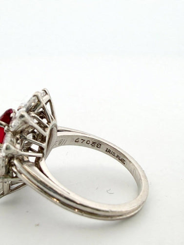 50 Années 50/60 - Bague en platine, rubis de Birmanie et diamants 58 Facettes 1205/B OC