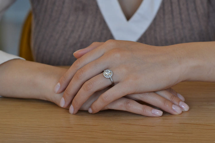 Bague 56 Bague entourage vintage en platine avec diamants 58 Facettes 22726 / 22717