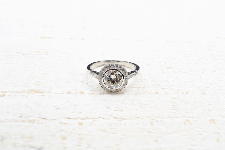 Bague 56 Bague entourage vintage en platine avec diamants 58 Facettes 22726 / 22717