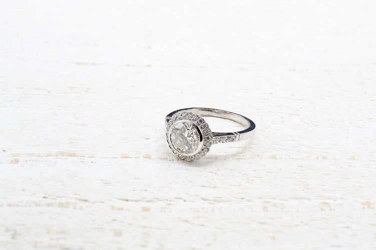 Bague 56 Bague entourage vintage en platine avec diamants 58 Facettes 22726 / 22717
