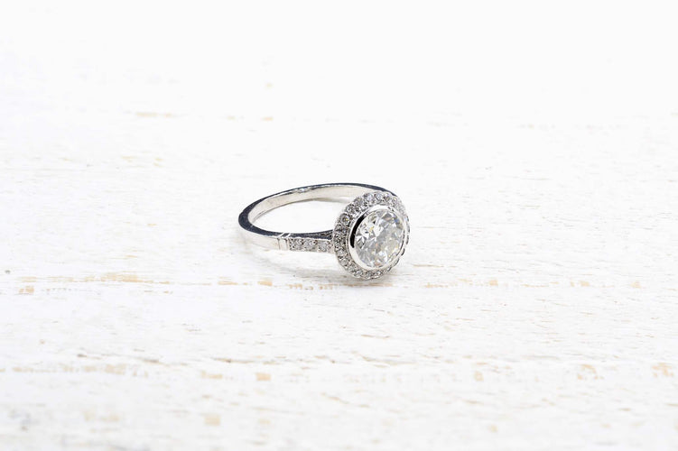 Bague 56 Bague entourage vintage en platine avec diamants 58 Facettes 22726 / 22717