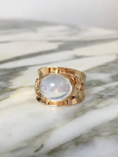 55.5 Bague végétale en or jaune 18K et pierre de lune 58 Facettes 282