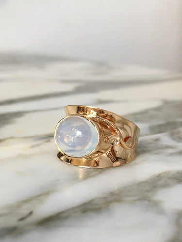 55.5 Bague végétale en or jaune 18K et pierre de lune 58 Facettes 282