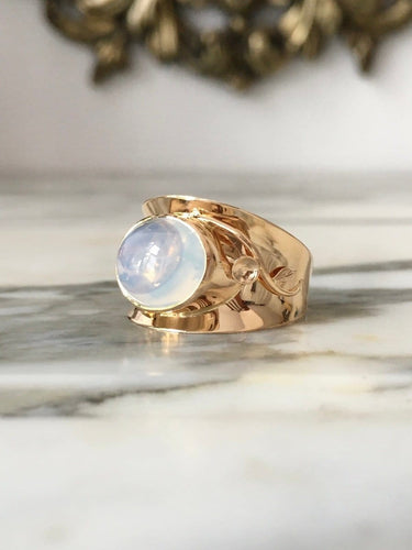 55.5 Bague végétale en or jaune 18K et pierre de lune 58 Facettes 282
