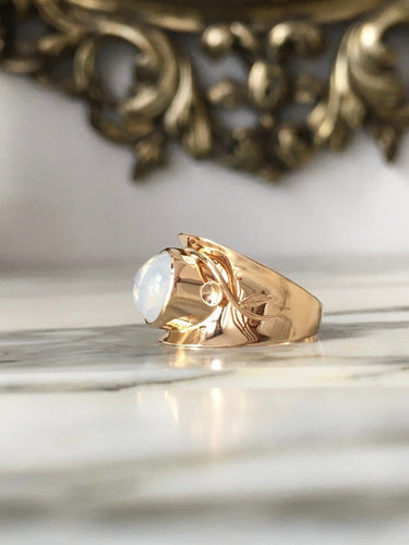 55.5 Bague végétale en or jaune 18K et pierre de lune 58 Facettes 282