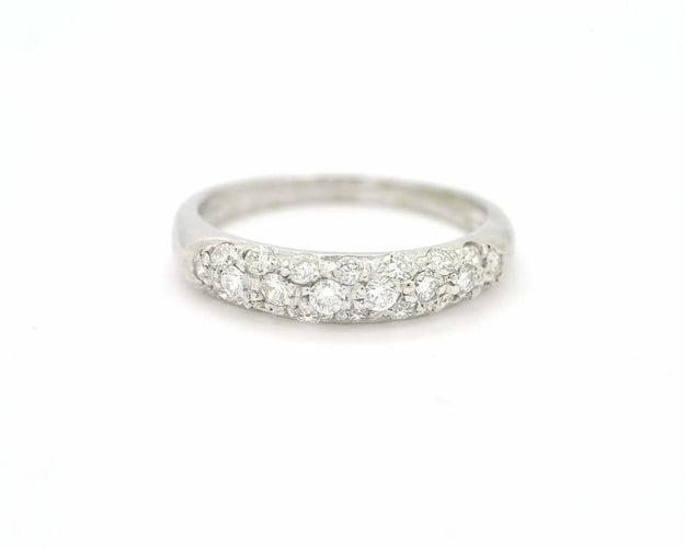 56 Bague en or blanc et diamants 0,66 ct 58 Facettes 11381