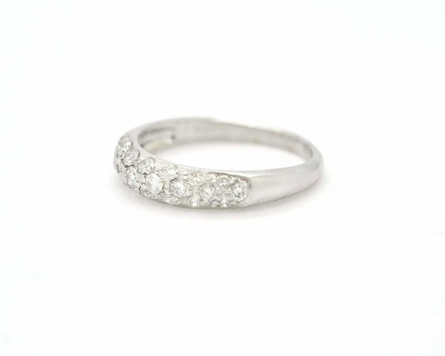 56 Bague en or blanc et diamants 0,66 ct 58 Facettes 11381