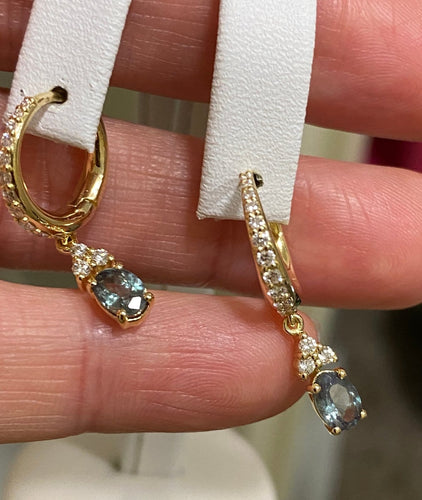 Boucles d'oreilles en or jaune, alexandrites et diamants 58 Facettes earrings