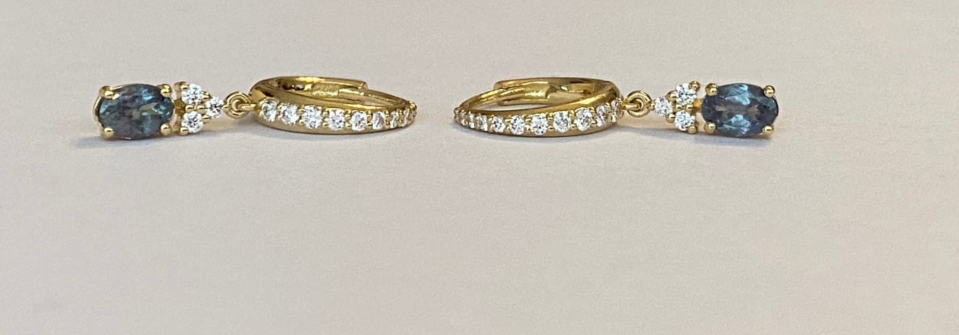Boucles d'oreilles en or jaune, alexandrites et diamants 58 Facettes earrings