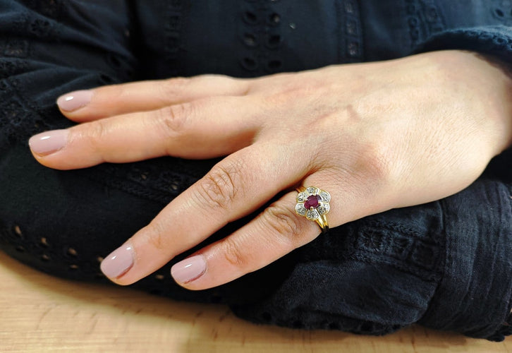Bague 51.5 Bague marguerite en or 18K, rubis et diamants 58 Facettes bag.rub.2187
