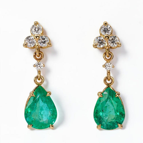 Boucles d'oreilles pendantes en or jaune, émeraudes et diamants 58 Facettes E0052
