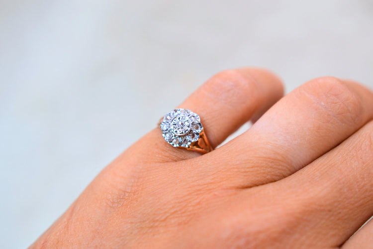 https://cdn.shopify.com/s/files/1/0963/7950/2920/files/bague-ancienne-noir-carat-or-rose-18_e2fdb25e-0187-4a45-949b-35a726eecda1.webp?v=1789394581