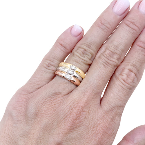 Bague 48 Cartier Ellipse - Bague bandeau en trois ors et diamants 58 Facettes 35972