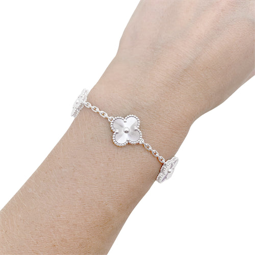 Bracelet Van Cleef & Arpels - Bracelet Alhambra en or blanc guilloché 58 Facettes 35950