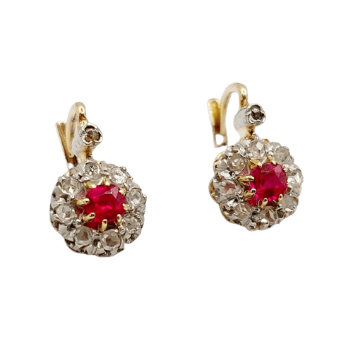 Boucles d'oreilles Dormeuses marguerite en or 18k, rubis synthétiques et diamants 58 Facettes A07748