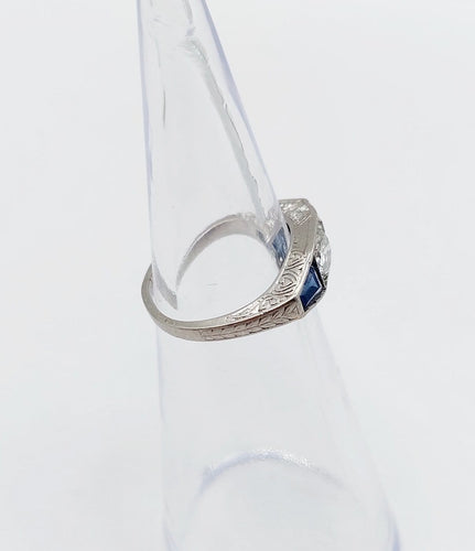 45 Art déco - Bague en platine, diamant taille ancienne et saphirs 58 Facettes A07759
