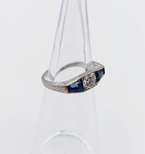 45 Art déco - Bague en platine, diamant taille ancienne et saphirs 58 Facettes A07759