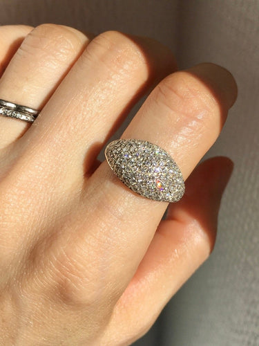 55.5 Bague dôme en or blanc et diamants 58 Facettes 284