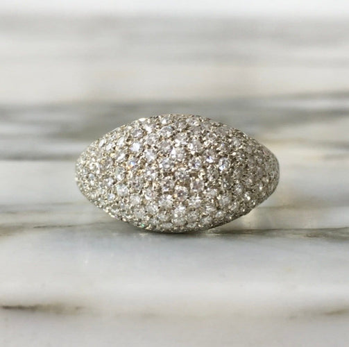 55.5 Bague dôme en or blanc et diamants 58 Facettes 284