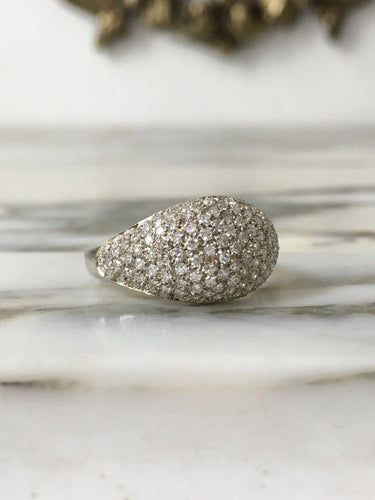 55.5 Bague dôme en or blanc et diamants 58 Facettes 284