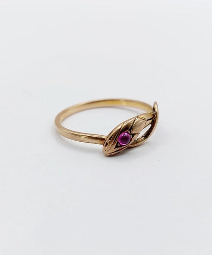 56 Bague serpent antique en or rose et rubis synthétique 58 Facettes A07774