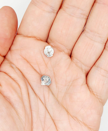 Boucles d'oreilles puces vintage en or blanc et diamants 58 Facettes A07782