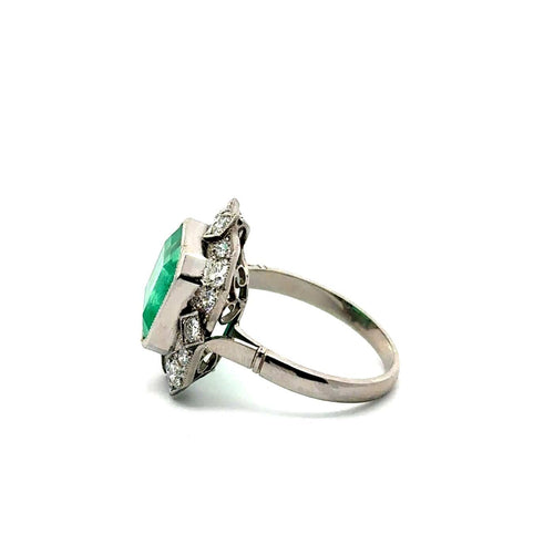 56 Bague cocktail en platine avec émeraude certifiée et diamants 58 Facettes 50515