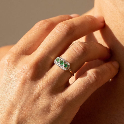 Antiker Ring mit grünen Granaten 58 Facettes HJ062659