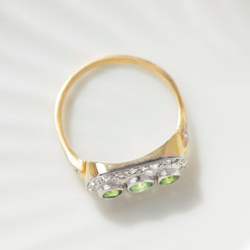 Antiker Ring mit grünen Granaten 58 Facettes HJ062659