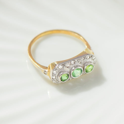 Antiker Ring mit grünen Granaten 58 Facettes HJ062659