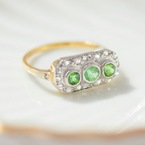 Antiker Ring mit grünen Granaten 58 Facettes HJ062659