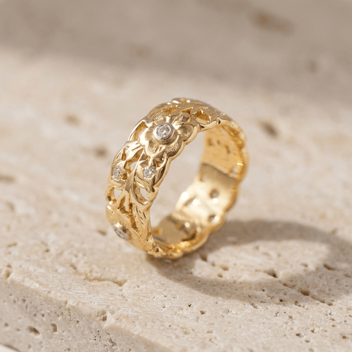 54 Bague bandeau florale ancienne en or jaune et diamants 58 Facettes HJ062656