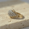 53 Bague cocktail dôme en or jaune et diamants 58 Facettes HJ062657