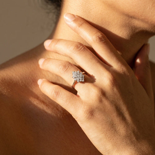 63 Bague navette en or blanc 585 et diamants 58 Facettes HJ062651