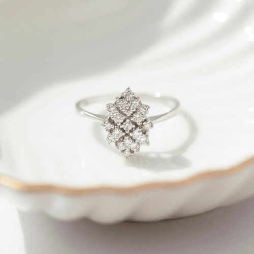 63 Bague navette en or blanc 585 et diamants 58 Facettes HJ062651