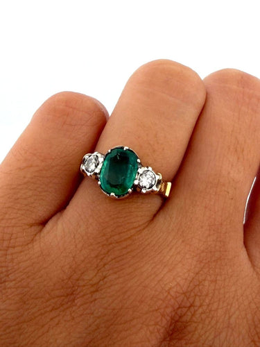 52 Bague vintage en or jaune 18 ct avec émeraude et diamants 58 Facettes 517/26 H