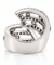 55 Bague en or blanc, diamants et saphirs 58 Facettes Ds