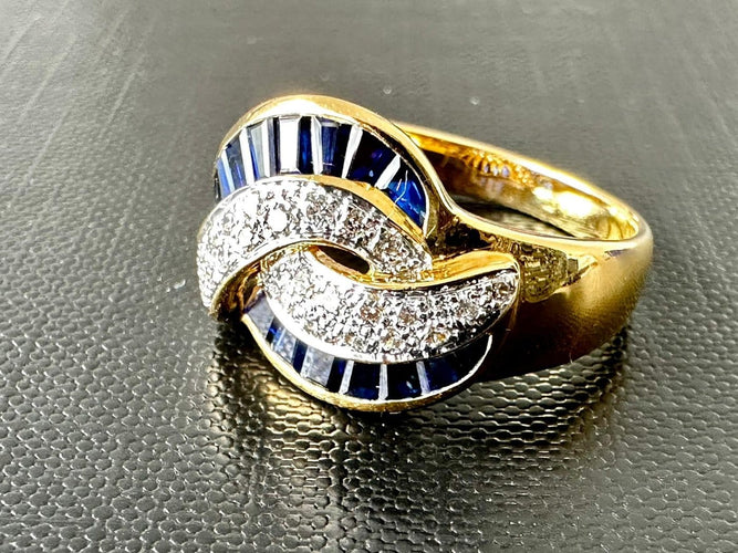59.5 Bague cocktail italienne en or jaune 18 carats, diamants et saphirs 58 Facettes A1927D
