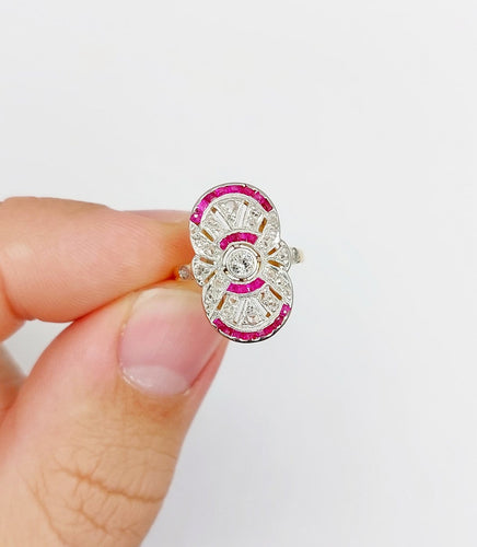 47 Bague marquise Art déco en or 18K, platine, diamants et rubis 58 Facettes A07788