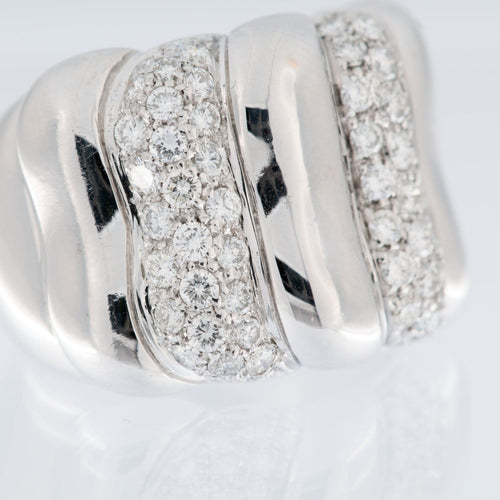 54 Bague moderne italienne en or blanc 18 carats et diamants 58 Facettes A1851