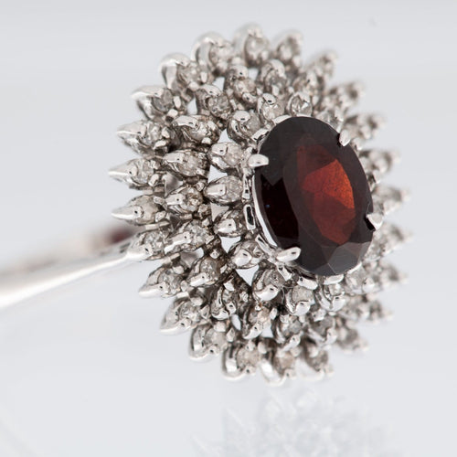 55 Bague cocktail italienne en or blanc avec diamants et grenat 58 Facettes A1855