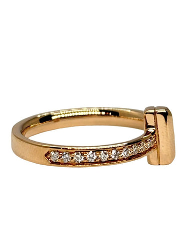 51 Tiffany & Co - Bague Tiffany T en or rose et diamants 58 Facettes 2260