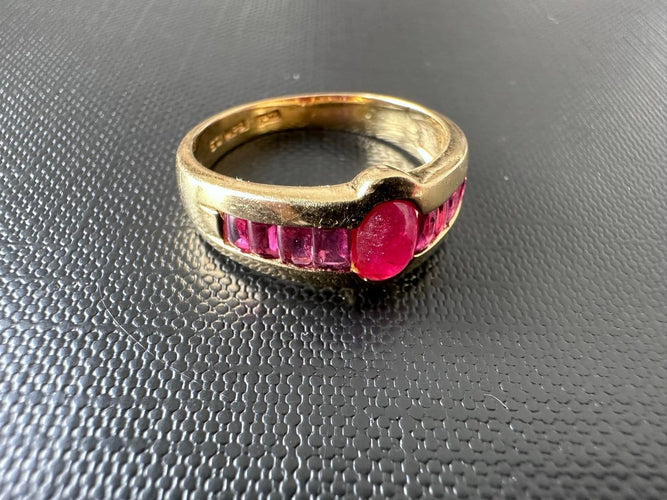 54 Bague vintage en or jaune 18 carats et rubis 58 Facettes A1931D
