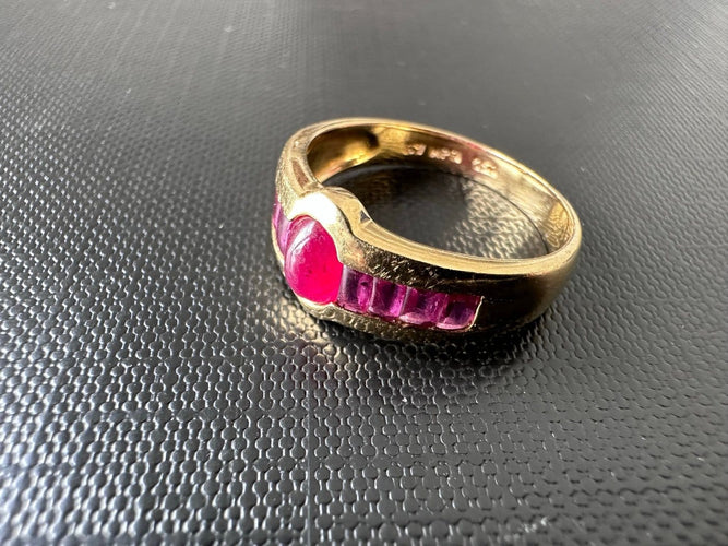 54 Bague vintage en or jaune 18 carats et rubis 58 Facettes A1931D