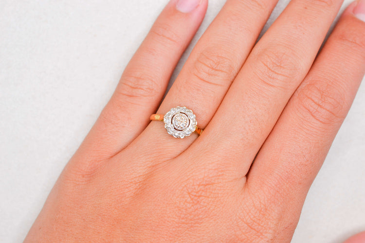 https://cdn.shopify.com/s/files/1/0963/7950/2920/files/bague-ancienne-ronde-corolle-diamants.jpg?v=1789481031