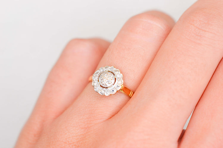 https://cdn.shopify.com/s/files/1/0963/7950/2920/files/bague-ancienne-vintage-or-jaune-diamants-ancien.jpg?v=1789481031