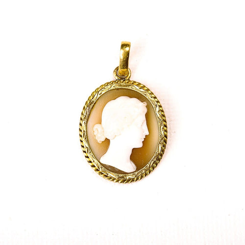 Pendentif Pendentif camée ovale en or jaune 58 Facettes LMB-308